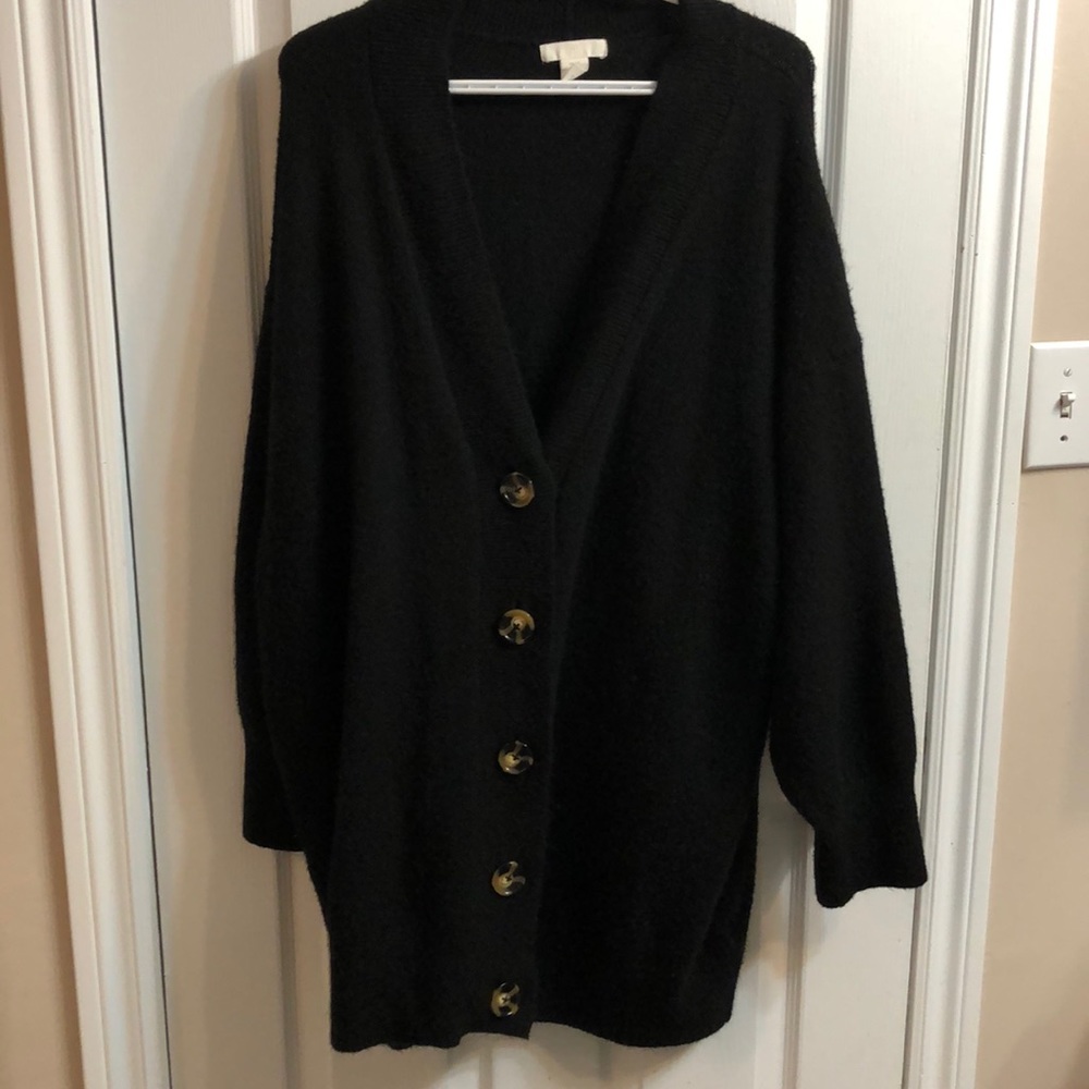 Buttoned long black cardigan